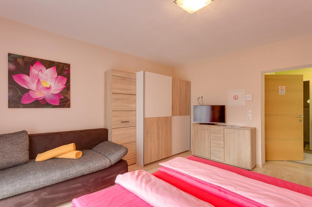 Biancas Ferienwohnung Im Haus Roswitha Tumpen Buitenkant foto