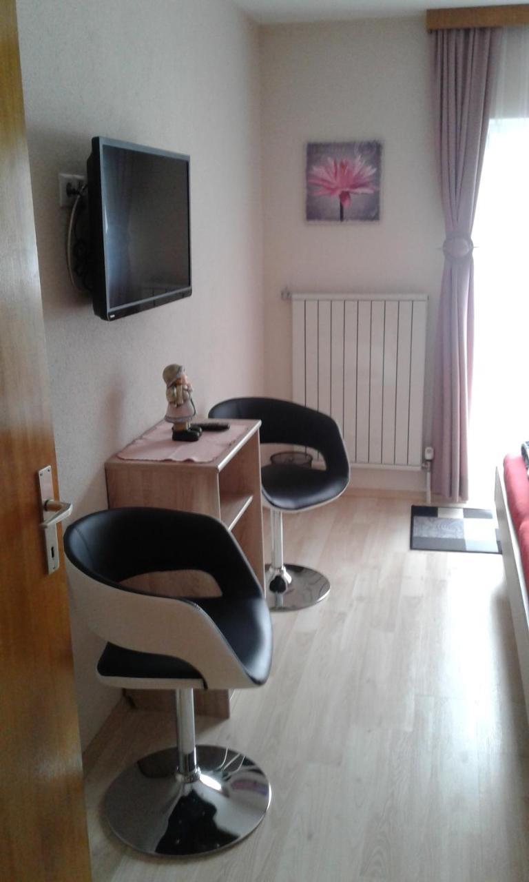 Biancas Ferienwohnung Im Haus Roswitha Tumpen Buitenkant foto